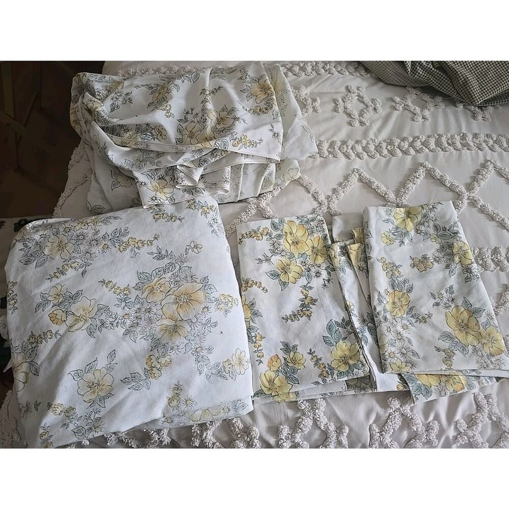 Lot of 4 Vtg Cannon Monticello White‎ Floral Standard Pillowcases & Queen Sheet